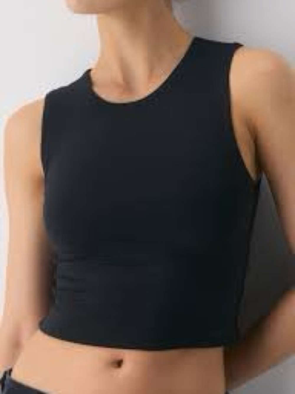 Aritzia Babaton Contour High Neck Black Sleeveless Crop Tank L